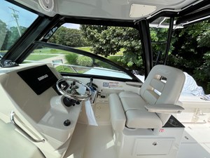 2027 Boston Whaler 285 Conquest 17