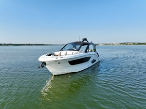 Sea Ray 370 SUNDANCER 7 2025 Sea Ray 370 SUNDANCER 8