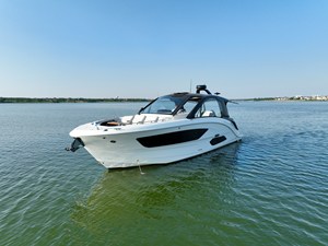 Sea Ray 370 SUNDANCER 8 2025 Sea Ray 370 SUNDANCER 9