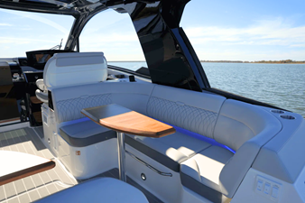 Sea Ray 370 SUNDANCER 12 2025 Sea Ray 370 SUNDANCER 13