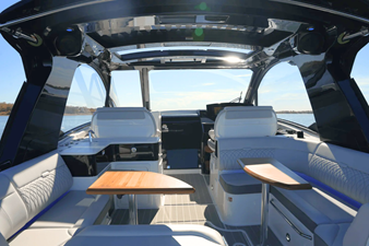 Sea Ray 370 SUNDANCER 14 2025 Sea Ray 370 SUNDANCER 15