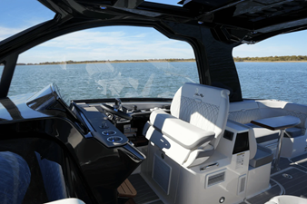 Sea Ray 370 SUNDANCER 18 2025 Sea Ray 370 SUNDANCER 19