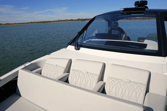 Sea Ray 370 SUNDANCER 28 2025 Sea Ray 370 SUNDANCER 29