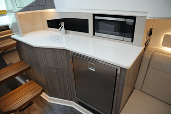 Sea Ray 370 SUNDANCER 36 2025 Sea Ray 370 SUNDANCER 37