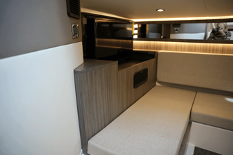 Sea Ray 370 SUNDANCER 38 2025 Sea Ray 370 SUNDANCER 39