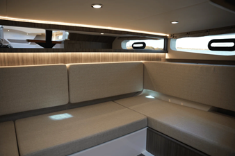 Sea Ray 370 SUNDANCER 39 2025 Sea Ray 370 SUNDANCER 40