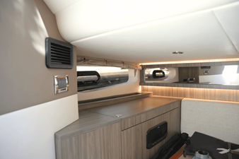 Sea Ray 370 SUNDANCER 41 2025 Sea Ray 370 SUNDANCER 42