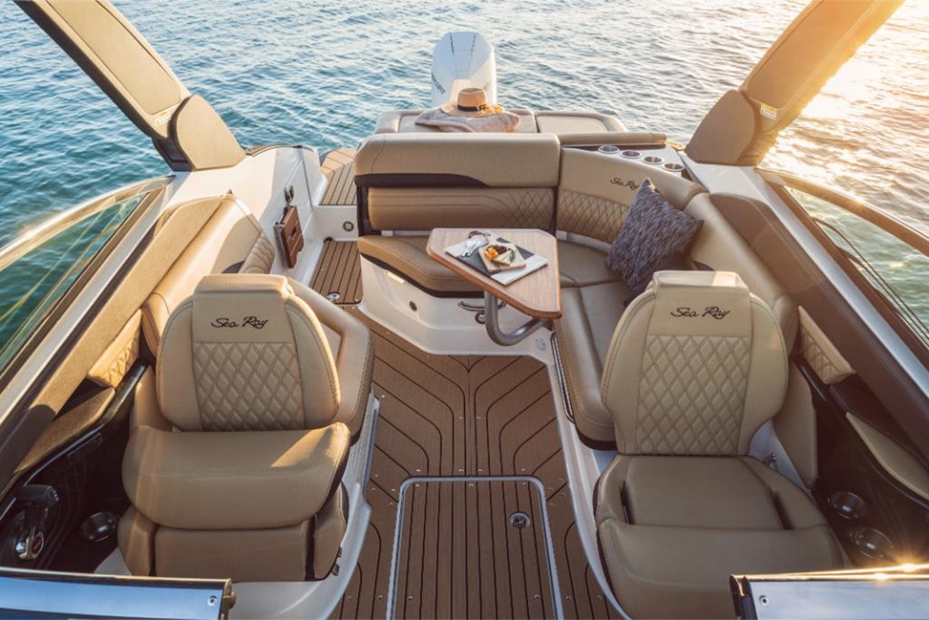2027 Sea Ray SLX 260 Outboard 18