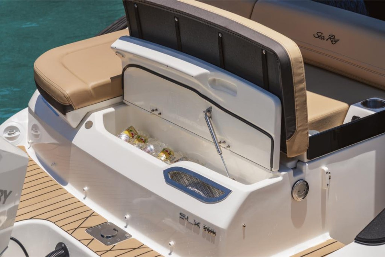 2027 Sea Ray SLX 260 Outboard 22