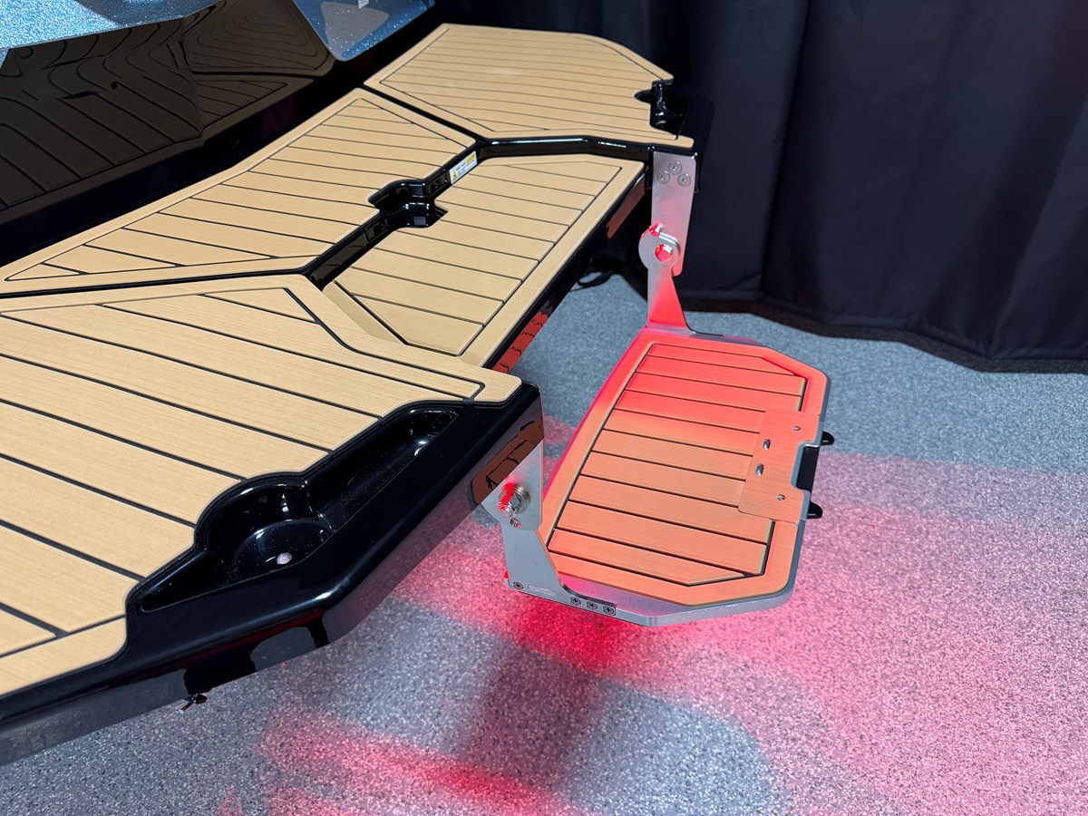 2027 Mastercraft XT23 10