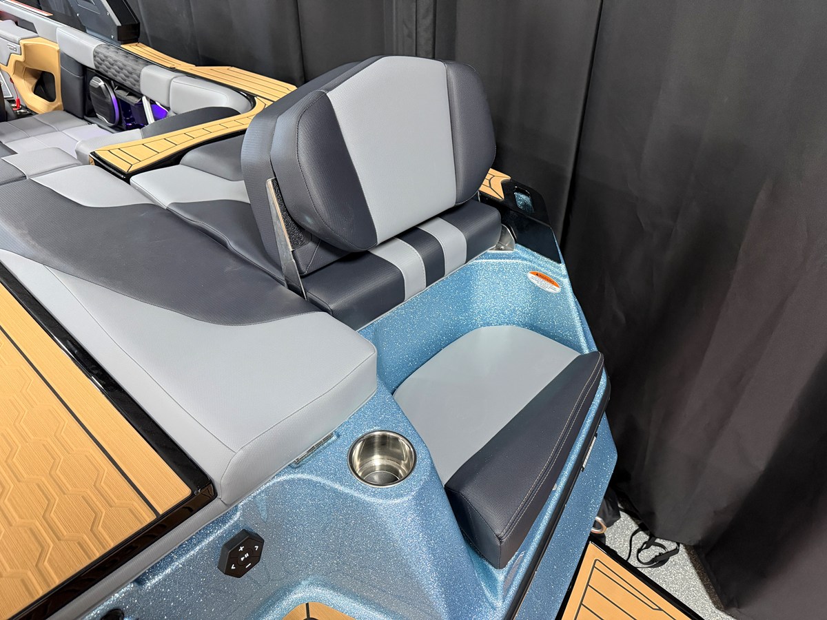 2027 Mastercraft XT23 19