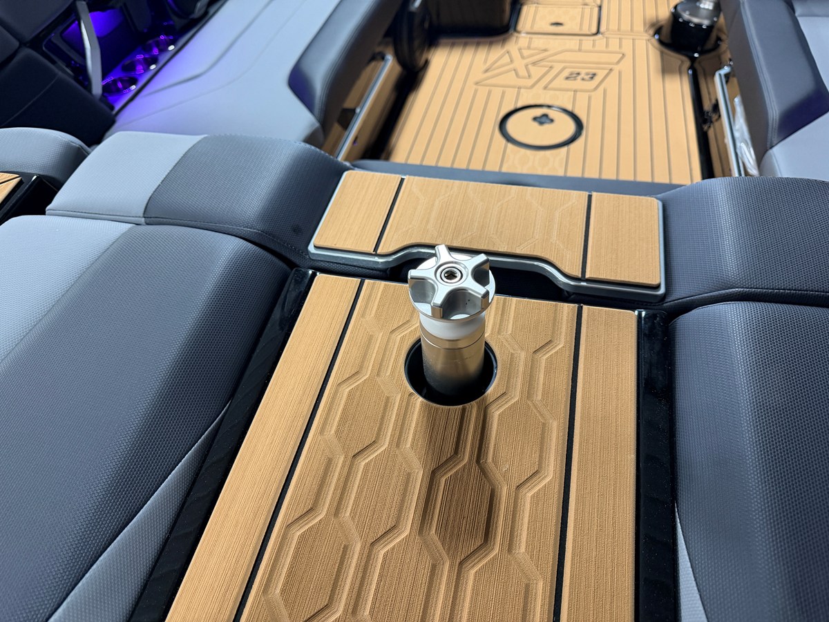 2027 Mastercraft XT23 23