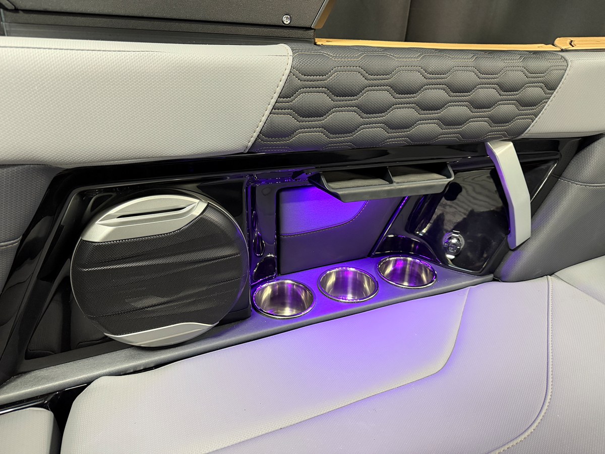2027 Mastercraft XT23 32