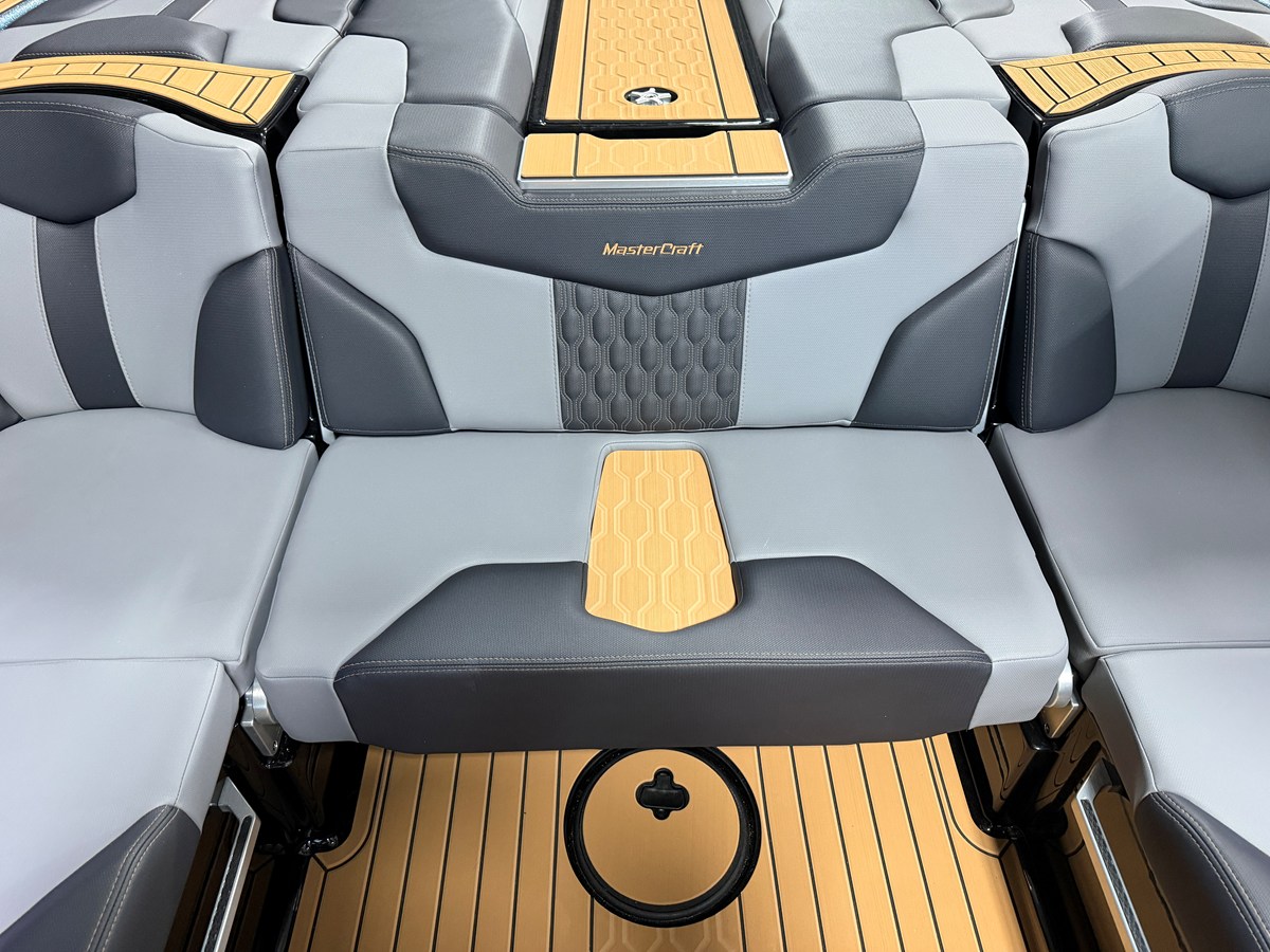 2027 Mastercraft XT23 36