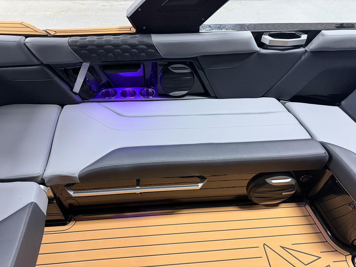 2027 Mastercraft XT23 42