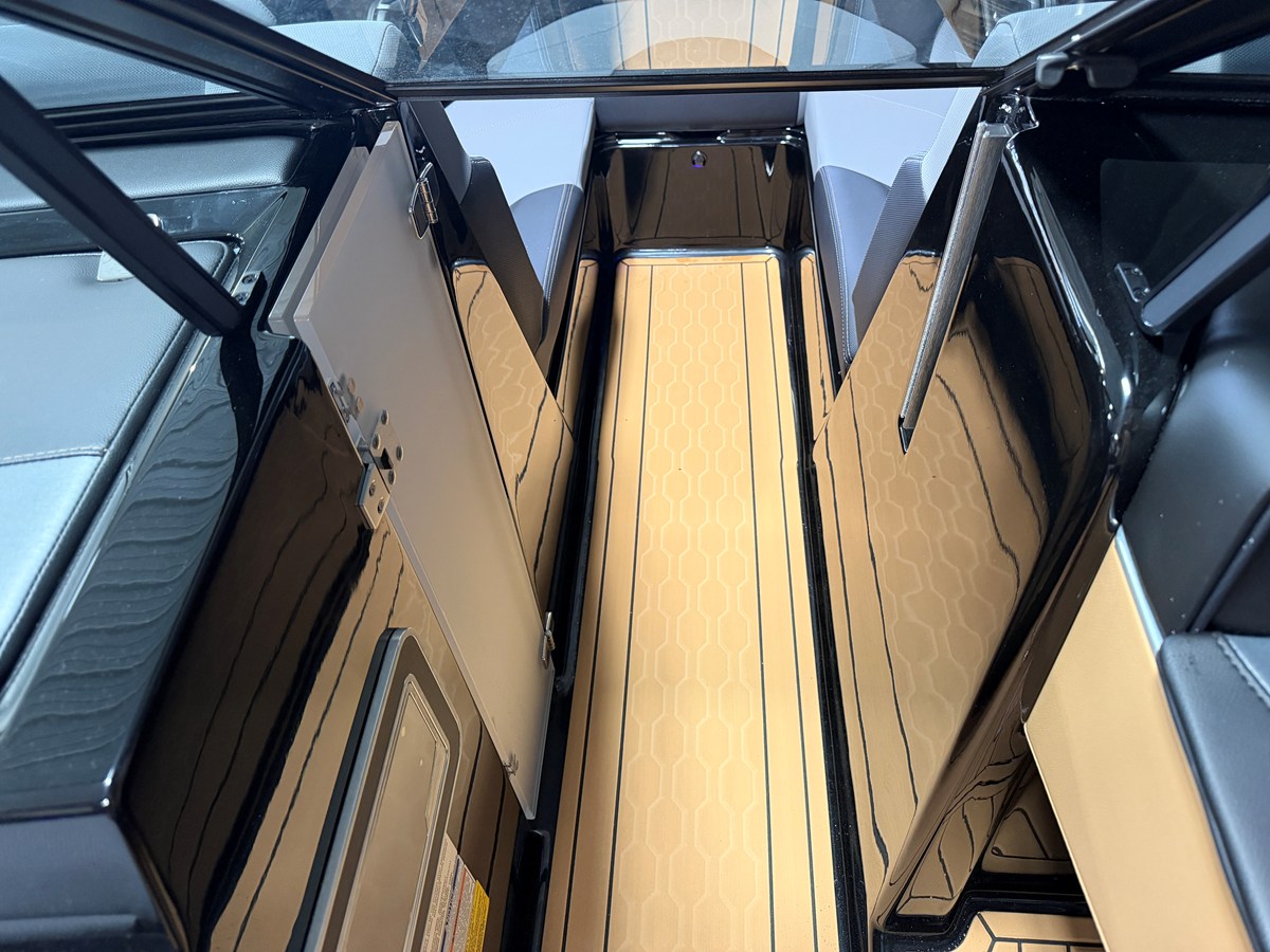 2027 Mastercraft XT23 74