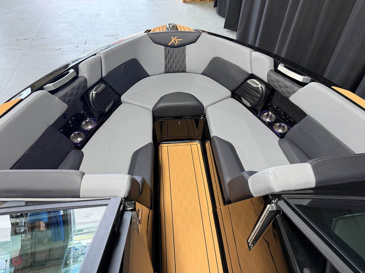 2027 Mastercraft XT23 77