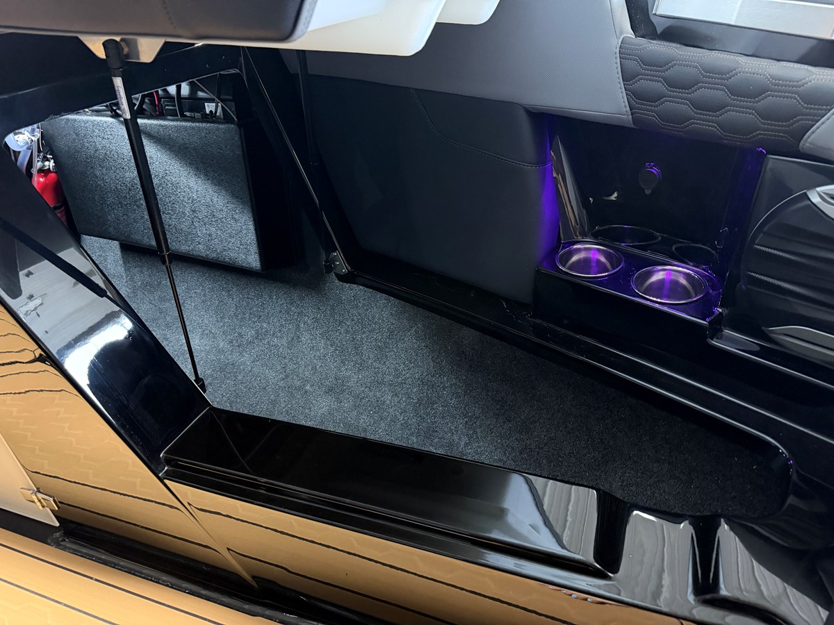 2027 Mastercraft XT23 80