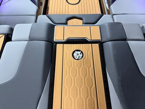 2027 Mastercraft XT23 22