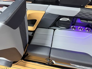 2027 Mastercraft XT23 27