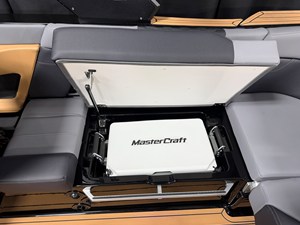 2027 Mastercraft XT23 33