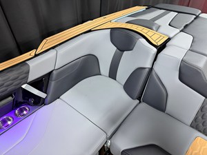 2027 Mastercraft XT23 34