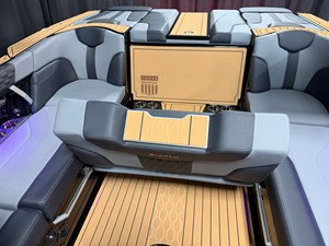 2027 Mastercraft XT23 37
