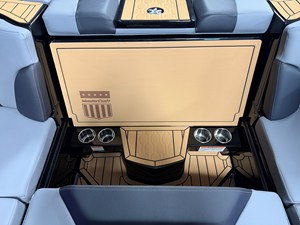 2027 Mastercraft XT23 38