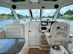 Boston Whaler 345 CONQUEST 12 2019 Boston Whaler 345 CONQUEST 13