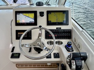 Boston Whaler 345 CONQUEST 14 2019 Boston Whaler 345 CONQUEST 15