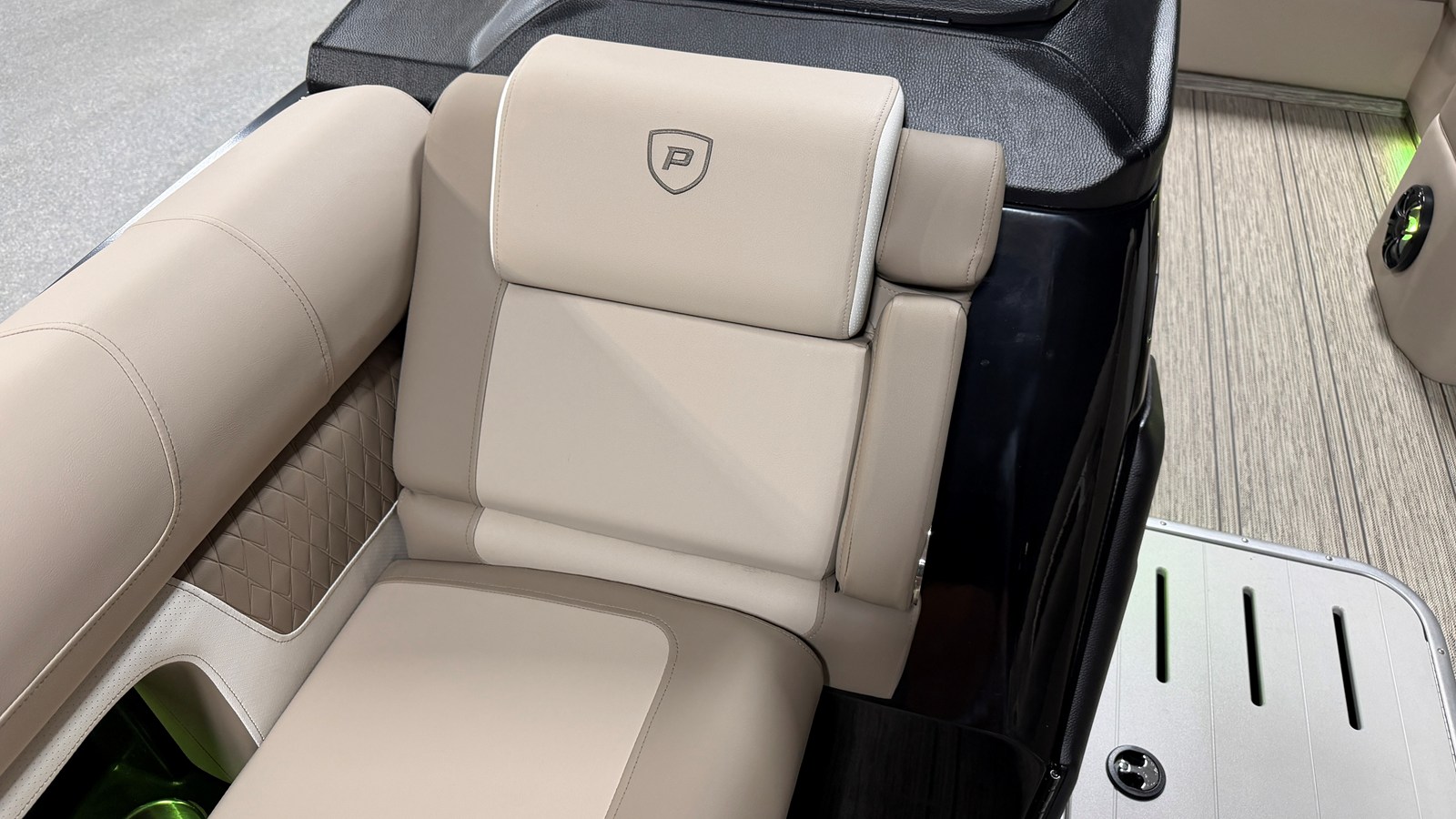 2027 Premier 250SOLARIS 23