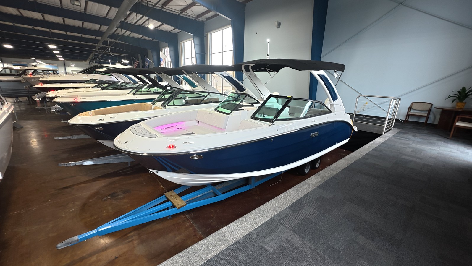 2026 Sea Ray SDX 230 Outboard 2