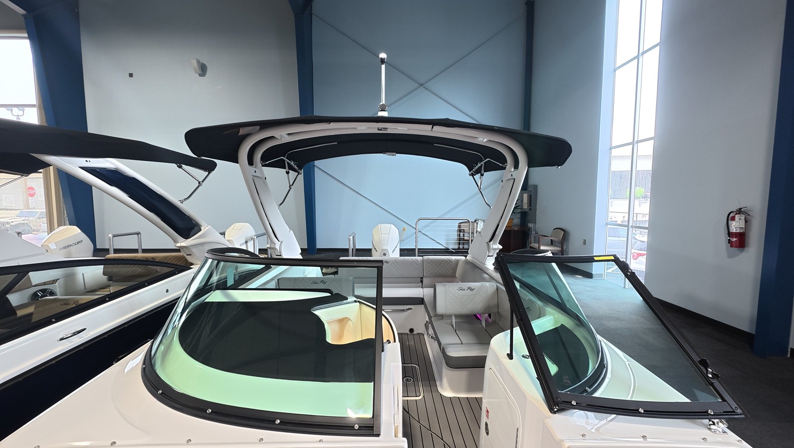 2026 Sea Ray SDX 230 Outboard 3