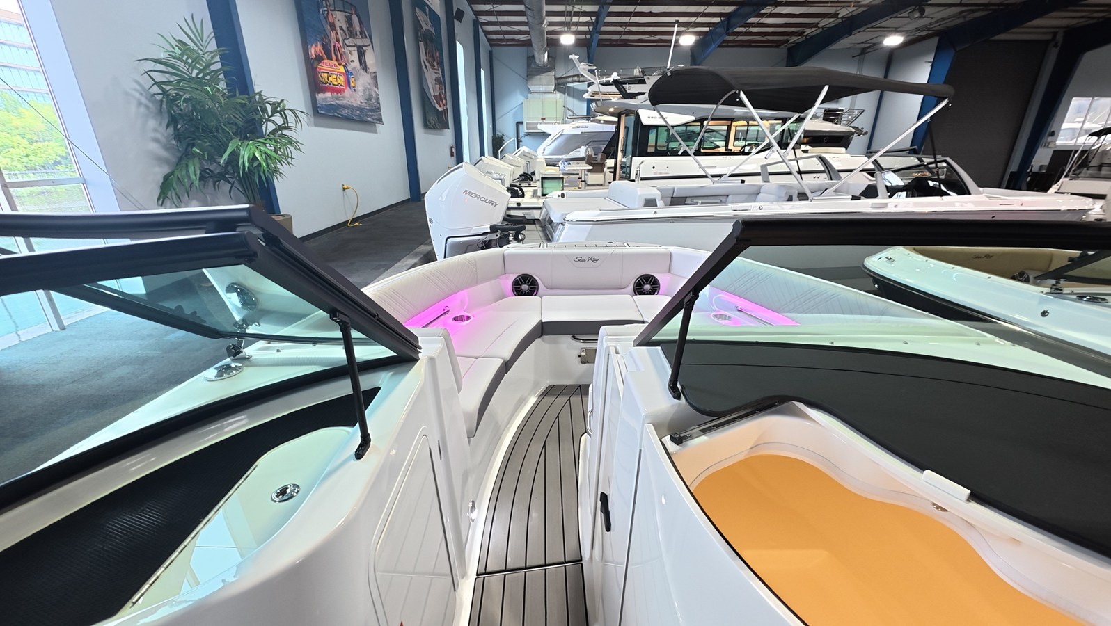 2026 Sea Ray SDX 230 Outboard 7