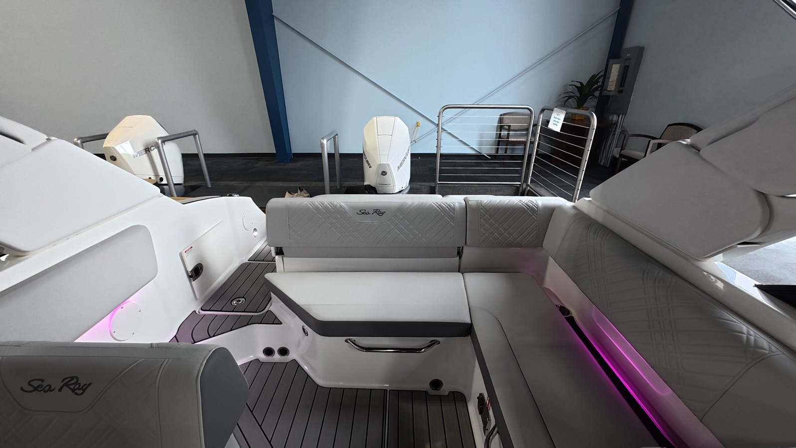 2026 Sea Ray SDX 230 Outboard 12