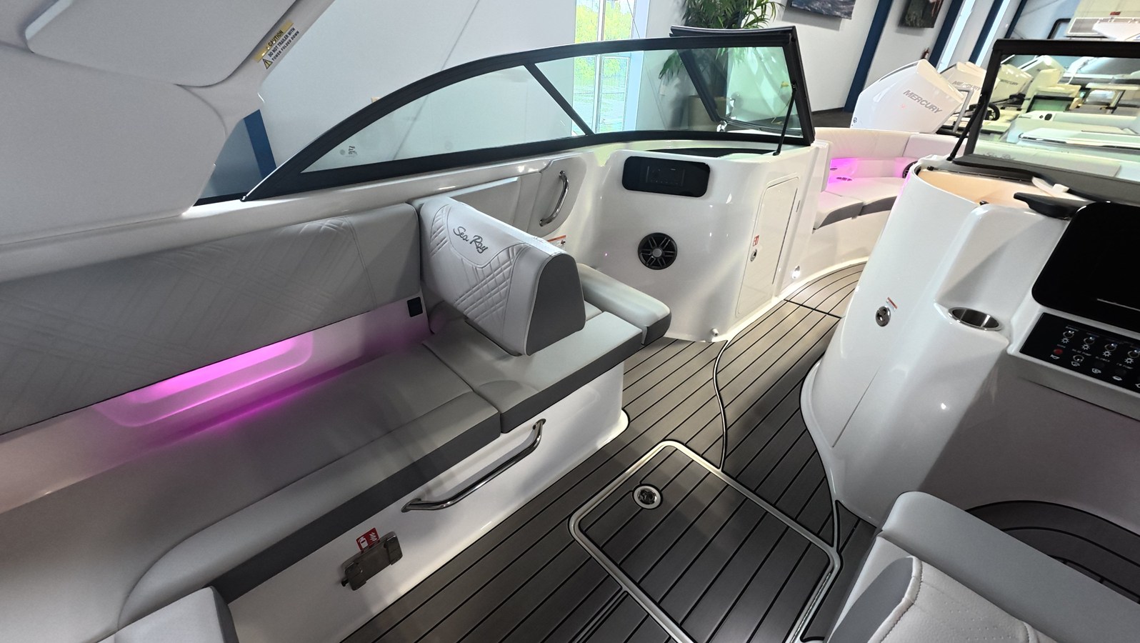 2026 Sea Ray SDX 230 Outboard 16