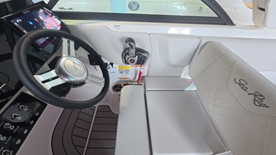 2026 Sea Ray SDX 230 Outboard 14