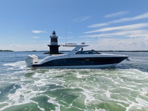 Sea Ray SLX 400 Outboard 1 2026 Sea Ray SLX 400 Outboard 2
