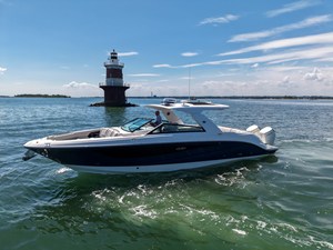 Sea Ray SLX 400 Outboard 9 2026 Sea Ray SLX 400 Outboard 10