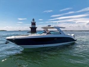 Sea Ray SLX 400 Outboard 10 2026 Sea Ray SLX 400 Outboard 11
