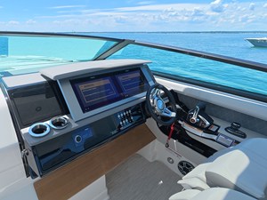 Sea Ray SLX 400 Outboard 35 2026 Sea Ray SLX 400 Outboard 36