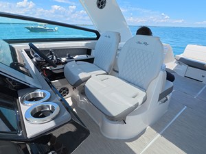 Sea Ray SLX 400 Outboard 36 2026 Sea Ray SLX 400 Outboard 37