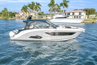 Sea Ray 370 Sundancer 1 2023 Sea Ray 370 Sundancer 2