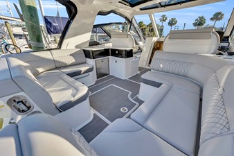Sea Ray 370 Sundancer 6 2023 Sea Ray 370 Sundancer 7