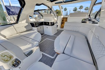 Sea Ray 370 Sundancer 7 2023 Sea Ray 370 Sundancer 8