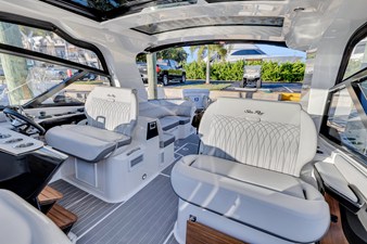 Sea Ray 370 Sundancer 8 2023 Sea Ray 370 Sundancer 9
