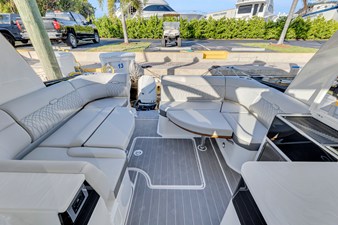 Sea Ray 370 Sundancer 12 2023 Sea Ray 370 Sundancer 13