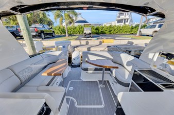 Sea Ray 370 Sundancer 14 2023 Sea Ray 370 Sundancer 15