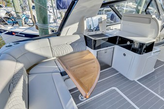 Sea Ray 370 Sundancer 18 2023 Sea Ray 370 Sundancer 19
