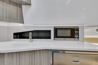 Sea Ray 370 Sundancer 22 2023 Sea Ray 370 Sundancer 23